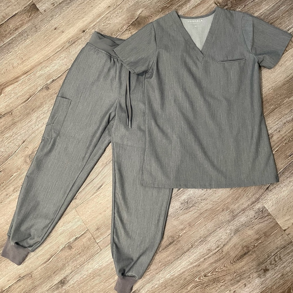 Mandala gray scrub set